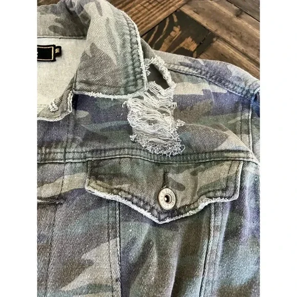 Lucky & Blessed Distressed Camo Jacket Women Medium Transitional Boho Fringe - Picture 9 of 16